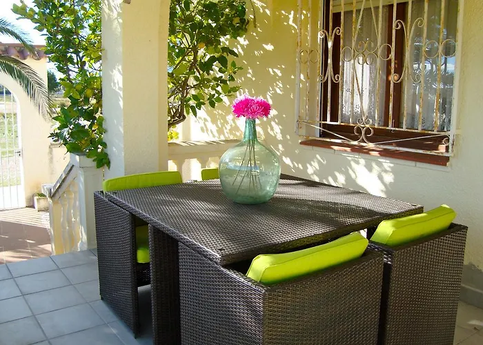 Meddays Amparo Villa