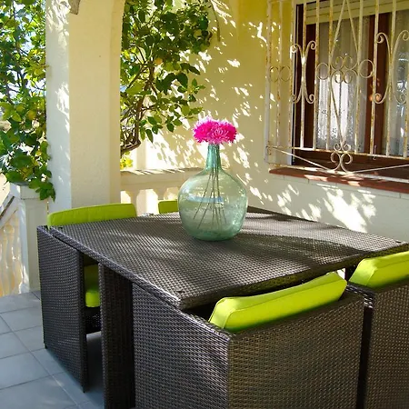 Meddays Amparo Villa